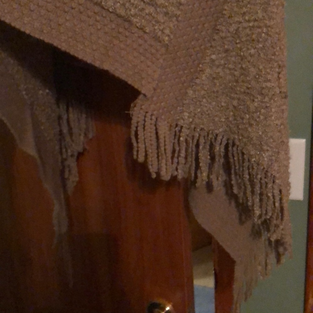 Poncho - Picture 2 of 4